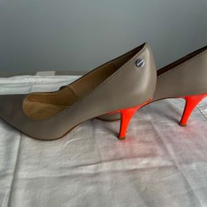Calvin Klein Ashley pump. Mink and bright orange size 7.5